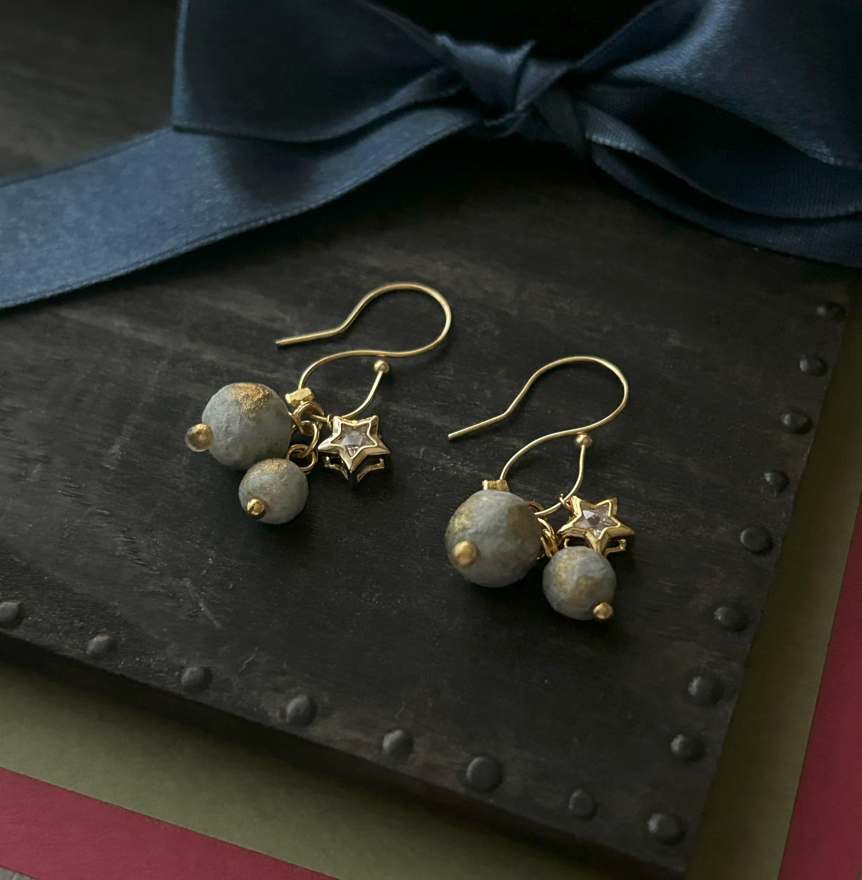 【送料無料】　小さなクリスマス＊和紙＊ピアス＊シック1枚目の画像